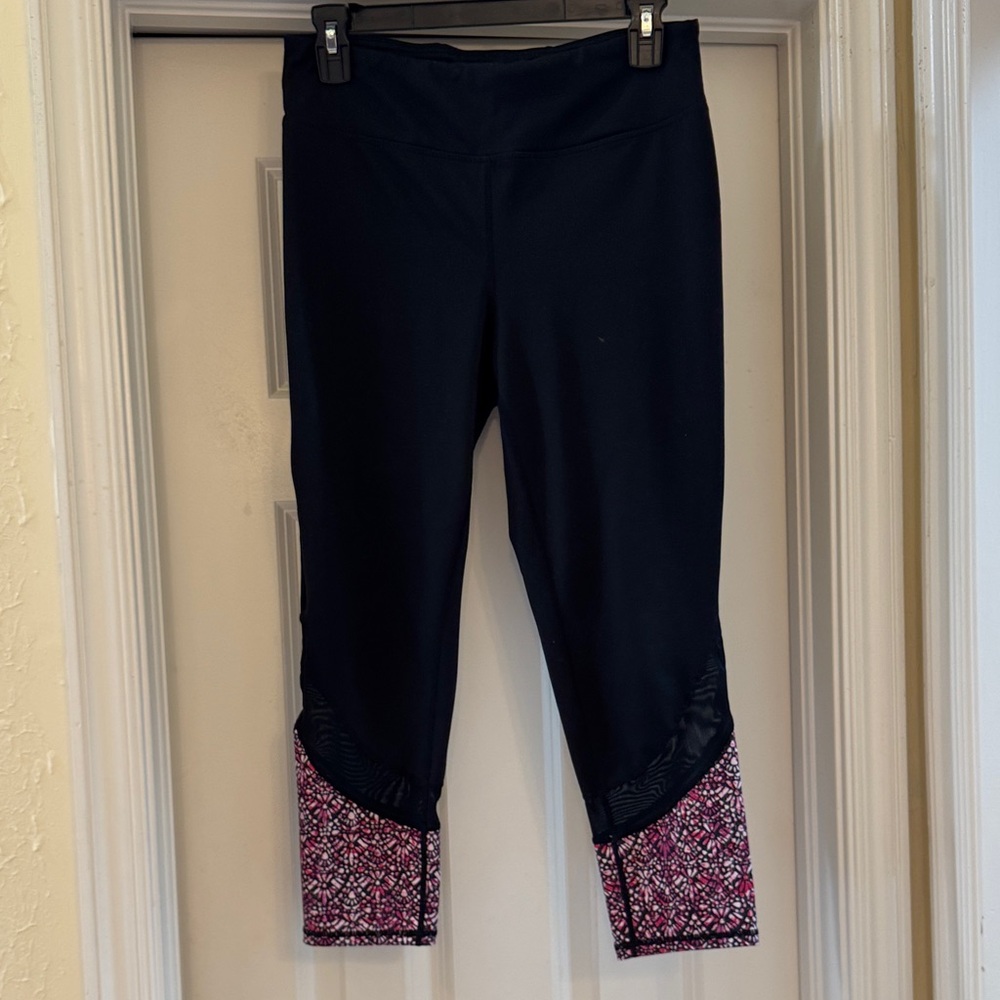 GAIAM Black and Pink cropped Leggings